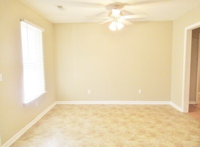 Building Photo - Home in McCalla!!  Available to View with ...