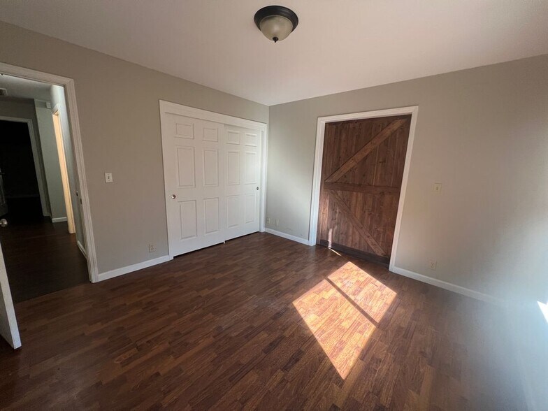 Building Photo - 2520 Beatrice Ln