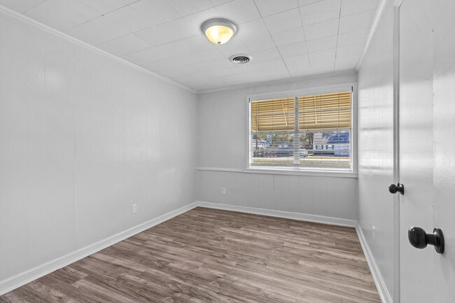 Building Photo - 404 Pine St