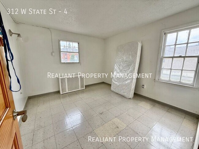 Building Photo - 312 W State St