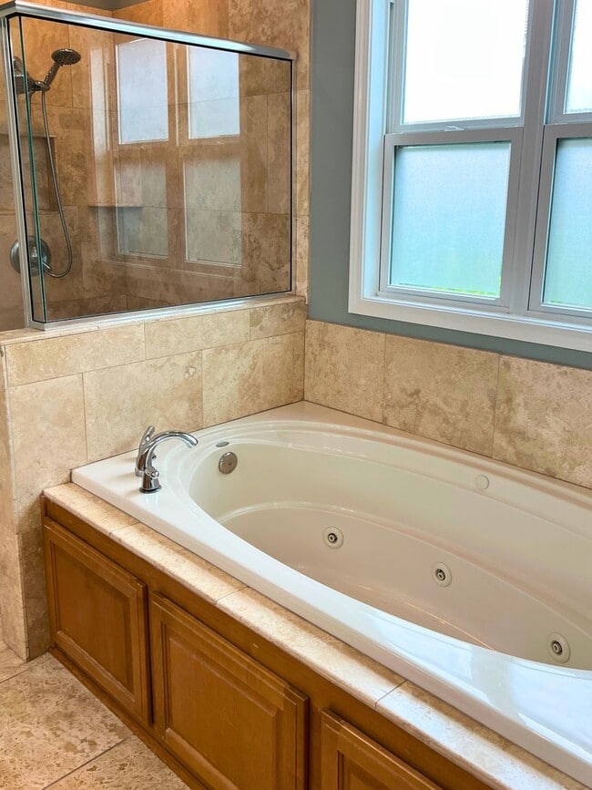 Building Photo - 3/2 in the desirable Laurel Island neighbo...