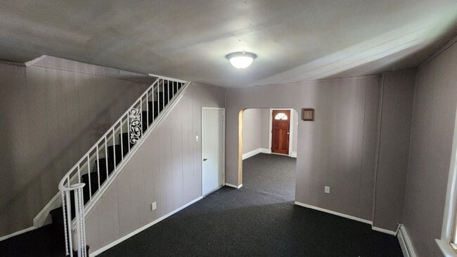 Building Photo - 3 bedroom 1 bathroom