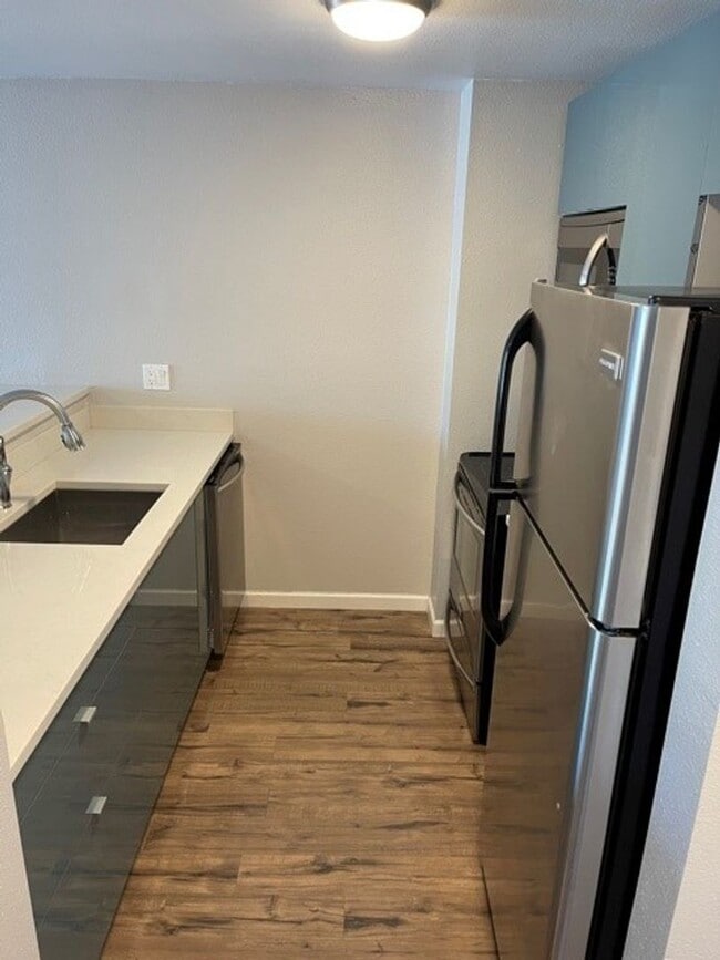 Building Photo - Live in the heart of Capitol Hill in this ...