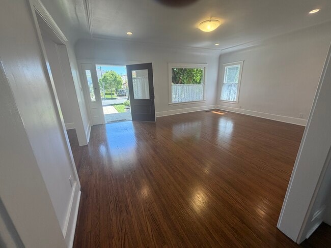 Main Living Room 2 - 713 S Bronson Ave
