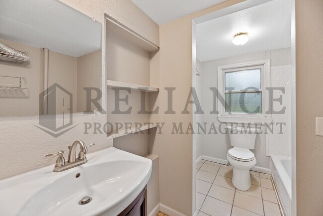 Building Photo - 508 N Tracy St