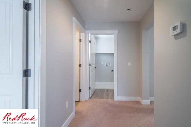 Building Photo - 4 Bedroom Spacious St. George Home with Large Backyard