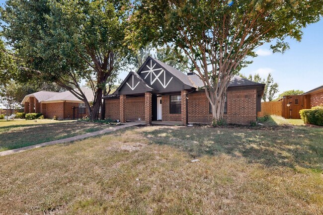 Building Photo - 3701 University Dr