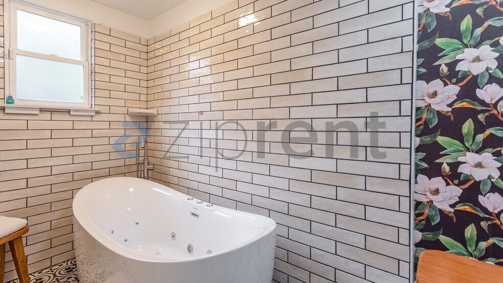 Building Photo - 6010 Cazadero Hwy