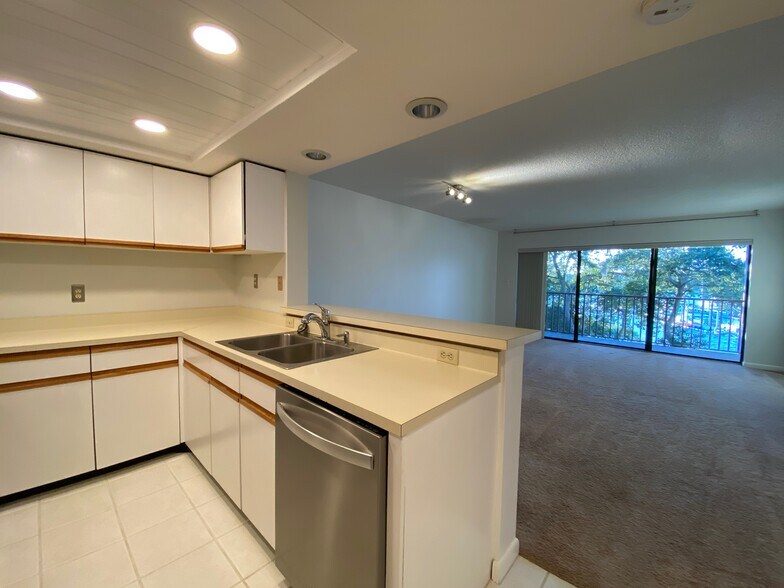 Building Photo - 100 Helmsman Way