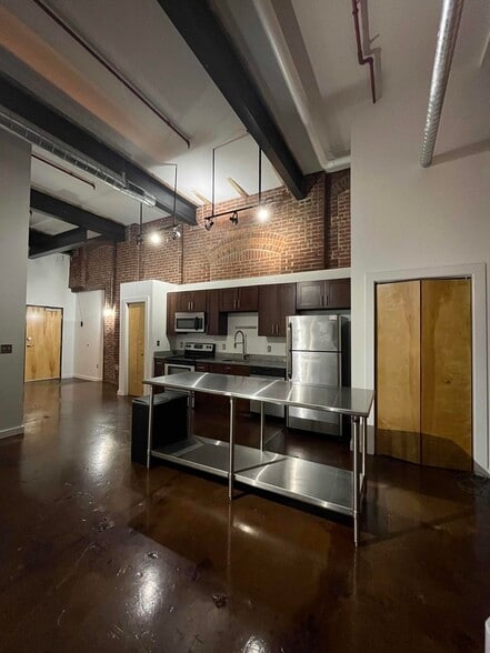 Building Photo - 1350 Rosa L Parks Blvd