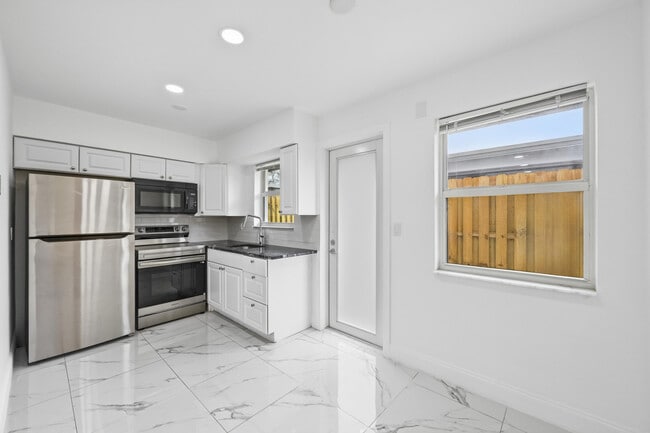 Building Photo - 2308 NW 3rd Ave