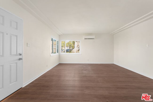 Building Photo - 1154 Cochran Ave