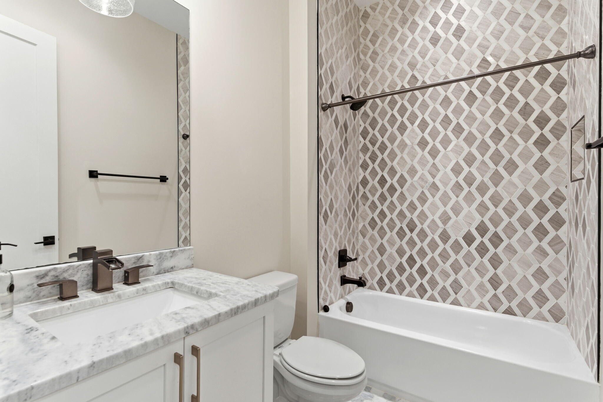 Building Photo - 1708B 15th Ave S