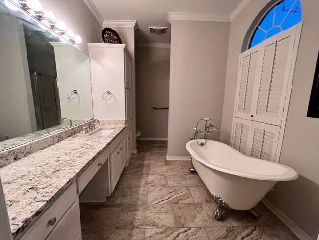 Building Photo - Gorgeous home in Greenacres -North Bossier... Close to Barksdale Air Force Base