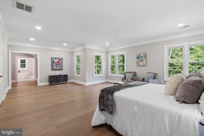 Building Photo - 10899 Woodland Falls Dr
