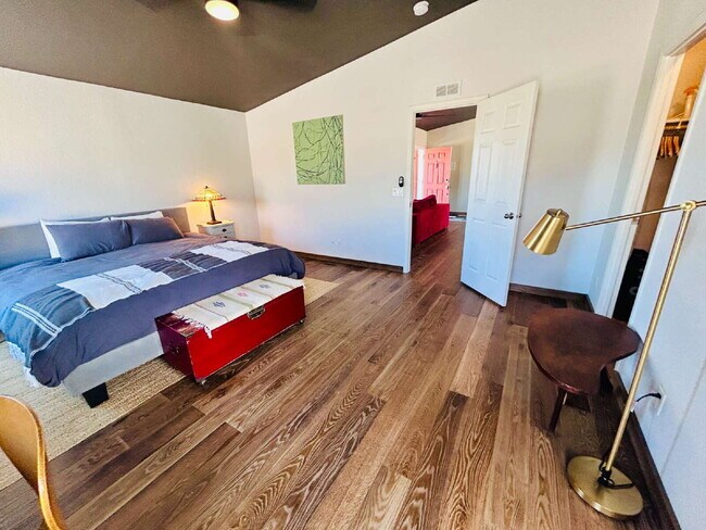 Building Photo - Updated 3 bd, 2 ba on 1.98 Acres with Hot Tub!