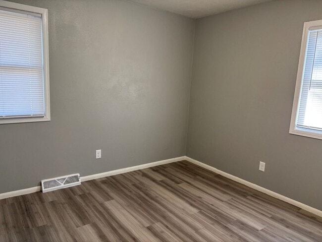 Building Photo - 3 bedroom, 2 bath home in Waterloo