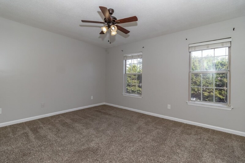 Building Photo - 2018 Briar Ct