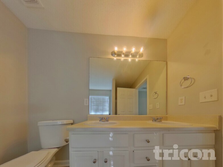 Building Photo - 613 Amberwood Dr