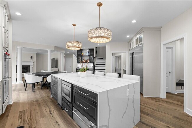 Building Photo - Your New Home Awaits