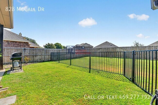 Building Photo - 828 McCall Dr