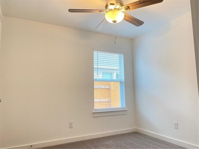Building Photo - 652 Pheasant Hill Ln