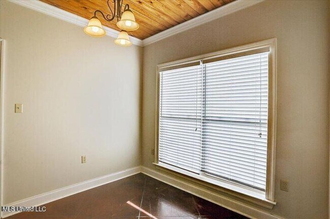 Building Photo - 852 Willow Grande Cir
