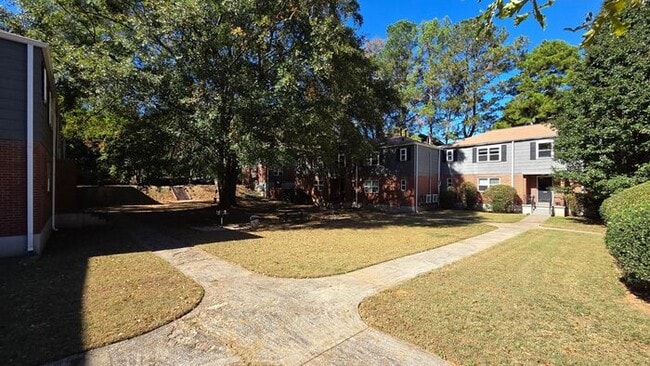 Building Photo - Move-In Special! Spacious One Bedroom Apartment Near Little 5 Points & Virginia Highlands