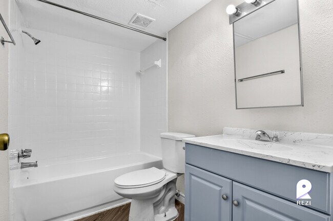 Building Photo - 11810 Algonquin Dr