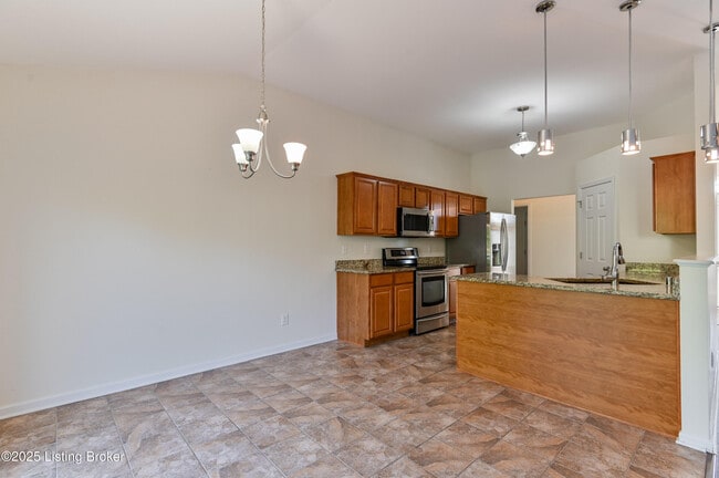 Building Photo - 220 Rockcrest Way