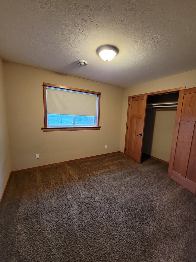 Building Photo - 720 Brooklawn Dr