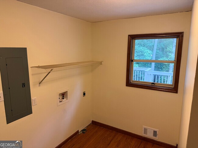 Building Photo - 5254 Deer Run Dr SW