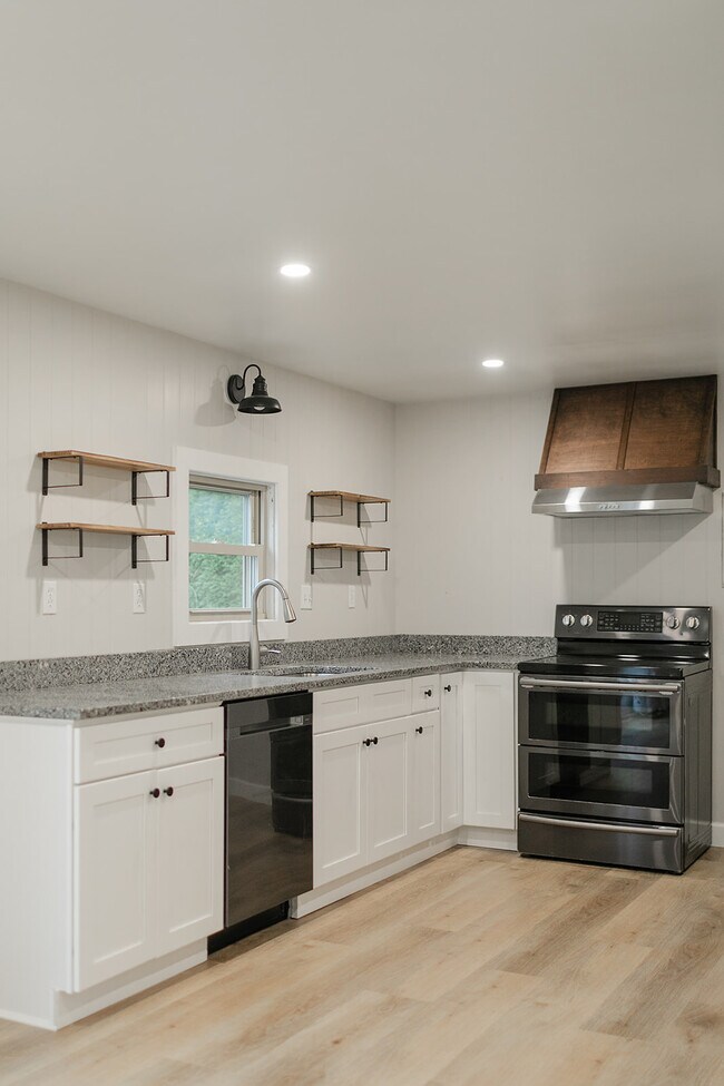 Building Photo - 1745 State St