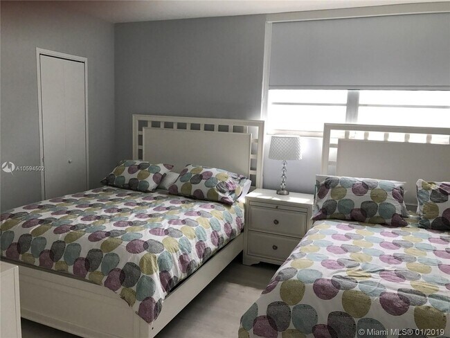 Building Photo - 3801 S Ocean Dr