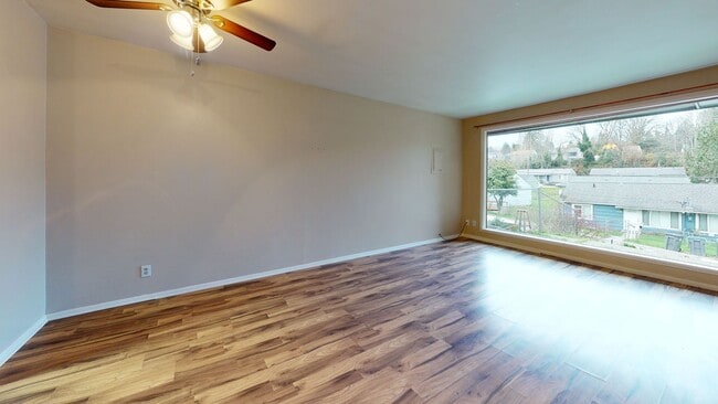 Building Photo - Large Bremerton Duplex Unit Available for ...