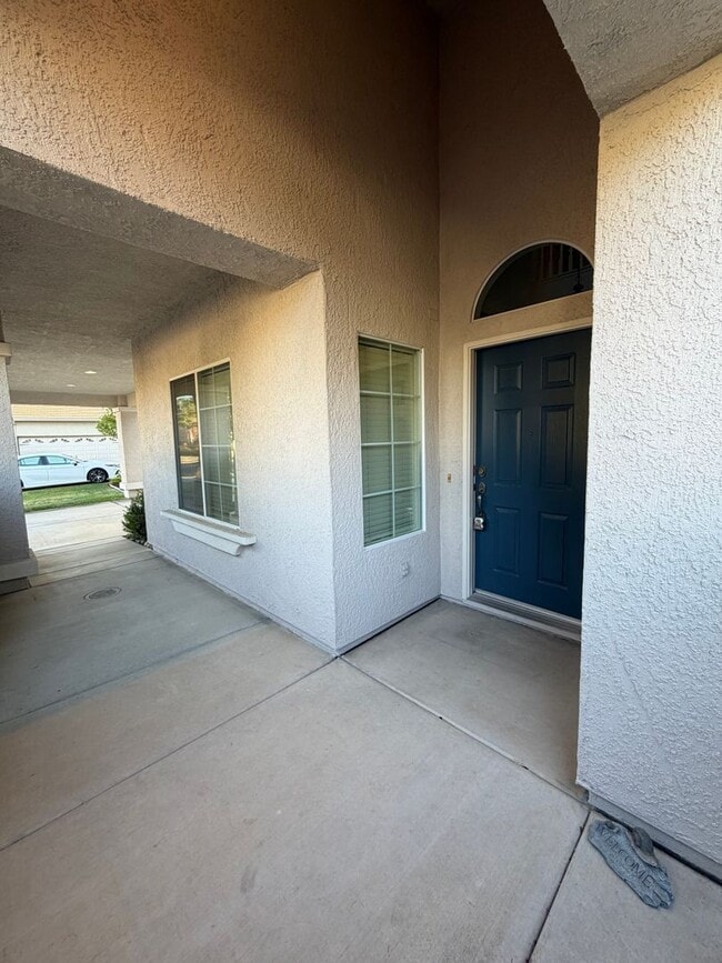 Building Photo - 549 Cascade Dr