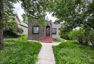 Building Photo - 3 bedroom, 2 bath 1,356 sqft single-family...