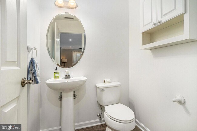 Building Photo - 5905 Drawbridge Ct