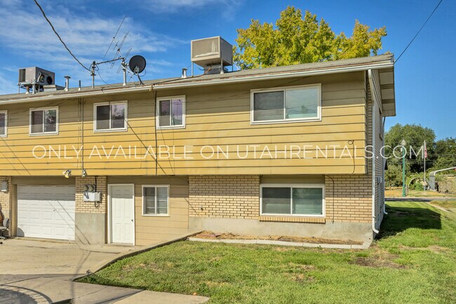 Building Photo - 955 S 100 W