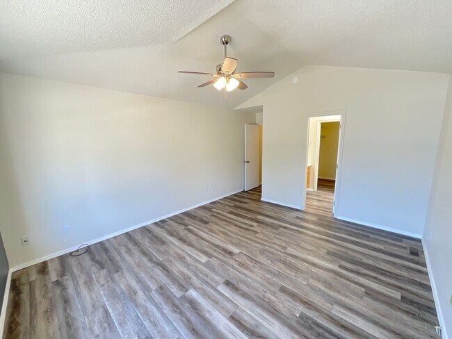 Building Photo - 4 Bedroom Home Available Near Research Pkwy & Scarborough Dr!