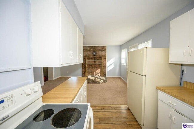 Building Photo - 5113 Rineyville Rd