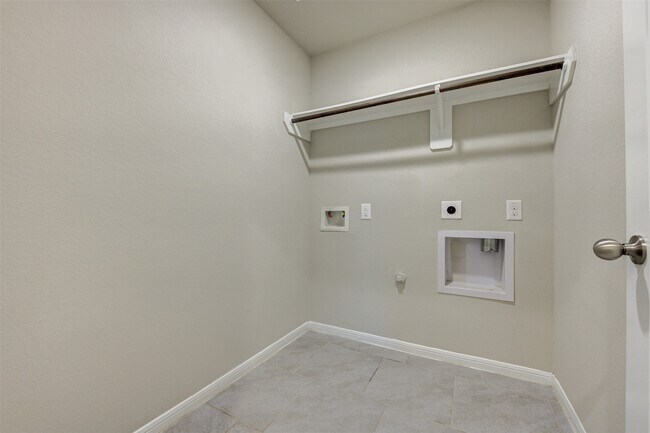 Building Photo - 8002 Carillon Way