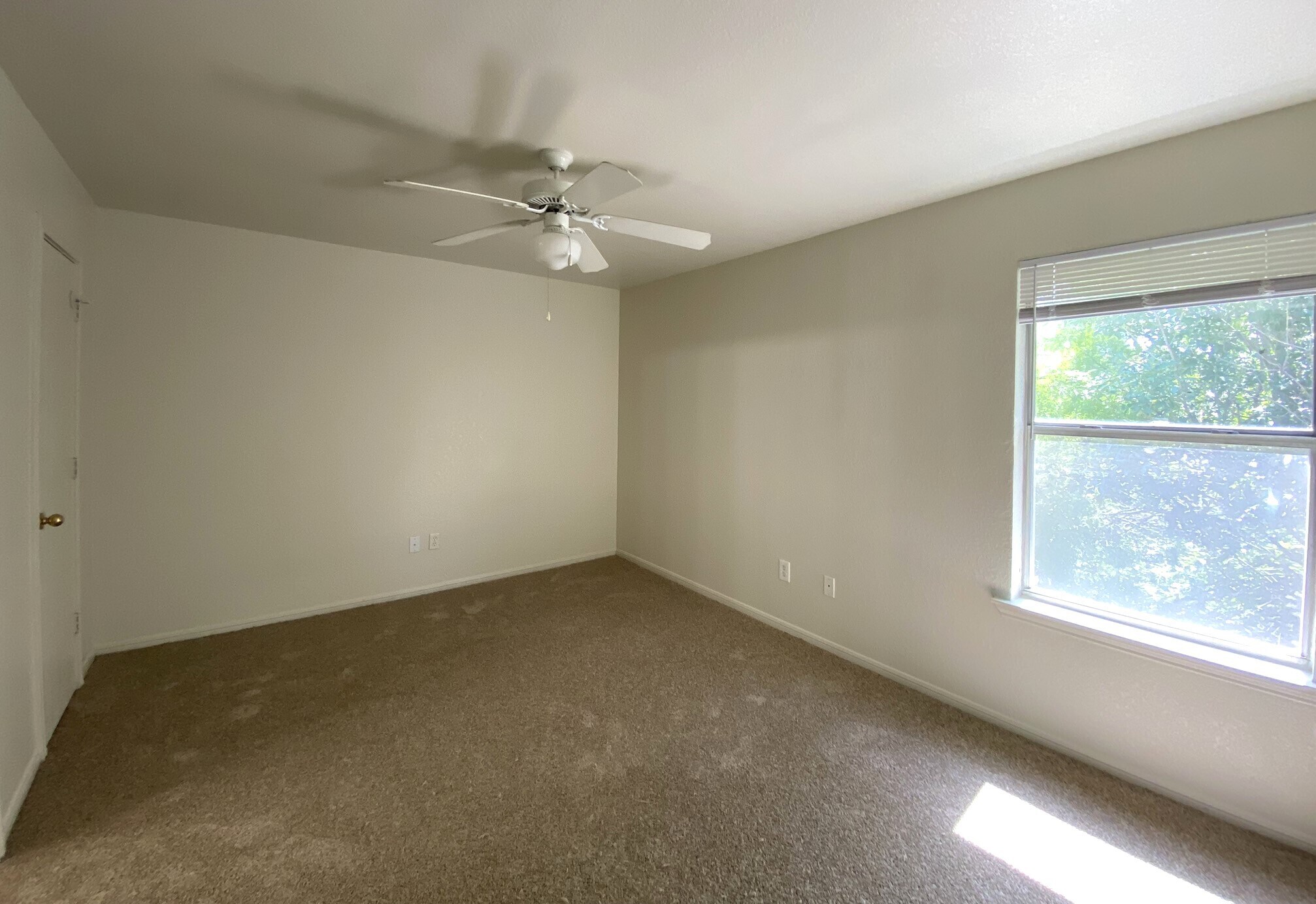 Building Photo - 330 S 40th St