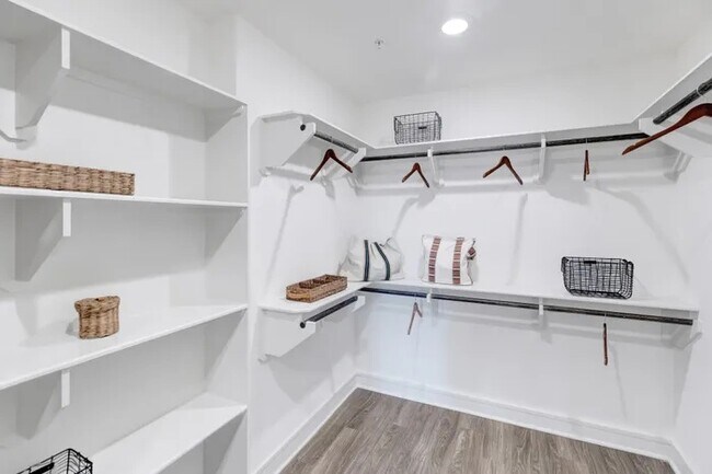 Building Photo - Luxury High-Rise Living with Up to 4 Weeks...