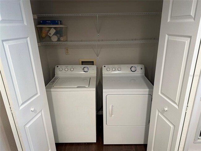 Building Photo - 1539 Pickwood Ave