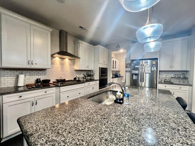 Building Photo - 1404 Reidhaven St