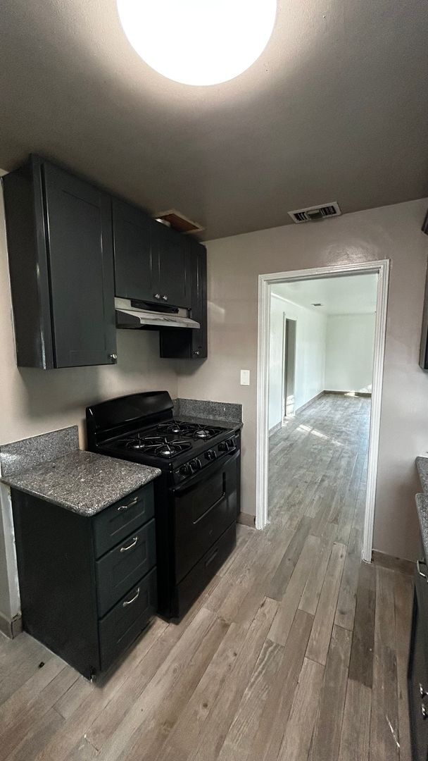 Building Photo - 306 W Sunkist St