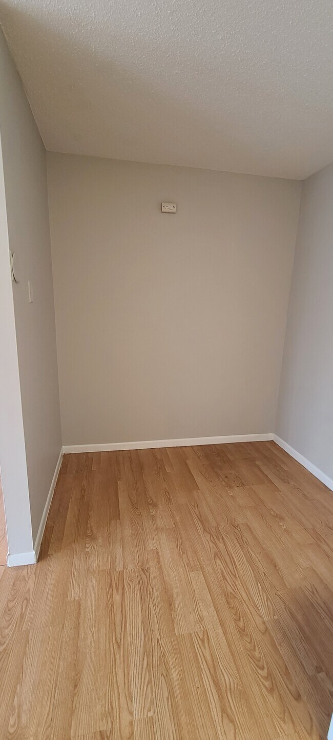 Tucked away area for a bed - 2700 3rd Ave S