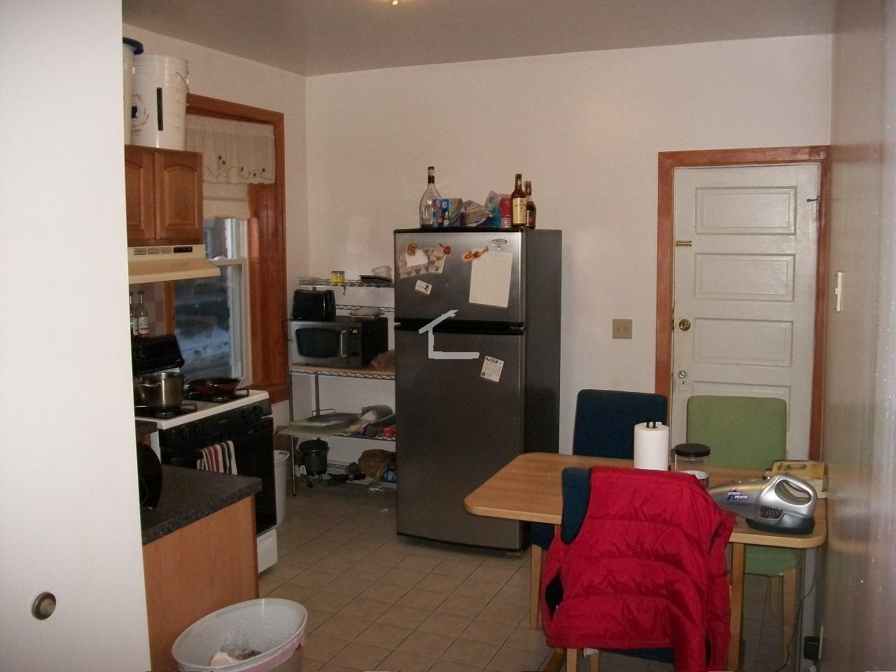 Building Photo - 157 Thorndike St