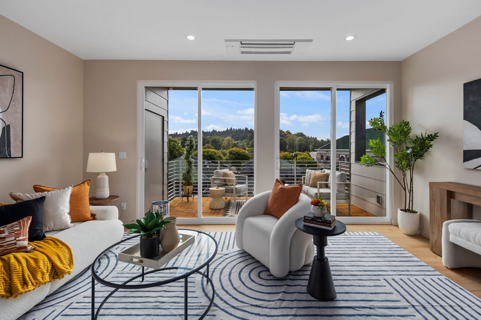Living room looking towards deck - 10120 NE 185th St